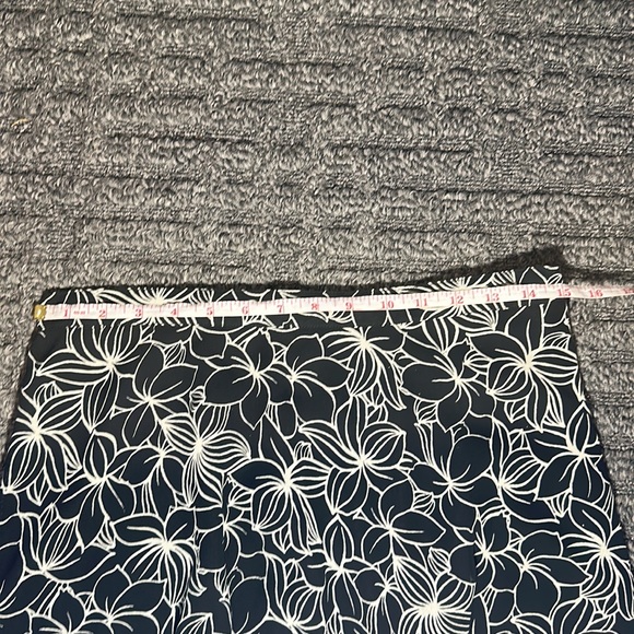 Covington Floral Skirt Size 8 Black & Cream - Picture 4 of 4
